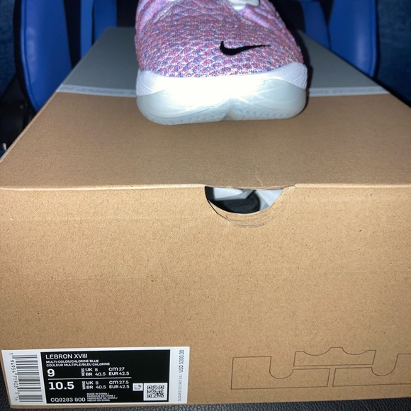 Lebron XVIII - Picture 2 of 4